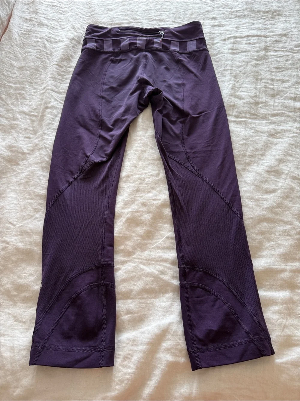 Lululemon women’s size 2 Deep Purple Capri Leggings